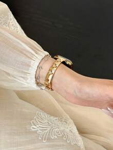 1 pieza Compatible con la correa de Apple Watch Correa de Apple Watch Pulsera de metal dorado delgada Compatible con Apple Watch Mujer - Patrón geométrico de talla calada con flores y rhinestones, correa ajustable sin herramientas, regalo para ella, compatible con Apple Watch, compatible con Apple Watch Ultra, accesorios de Apple Watches, accesorios de joyería de moda para todas las estaciones