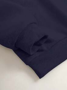 Damska, luźna, swobodna kurtka z kapturem, z odkrytymi ramionami i ściągaczem, kieszeniami i termiczną podszewką, idealna do codziennych dojazdów do pracy, na wyjścia, na spotkania ze znajomymi, do domu, na trening, ciepła i wygodna – jesień/zima