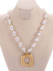 1Pc Bohemian Elegant Luxury Matte Gold Asymmetrical Geometric Hollow Square Pendant With Baroque Pearl Chain For Women's Daily Wear Beach Accessory