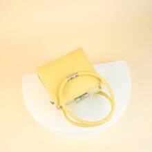 Bolso cuadrado pequeño versátil y casual con cadena gruesa y diseño personalizado, decoración de corazón melocotón, correa de hombro ancha, bolso bandolera de un solo hombro, bolso de compras y uso diario para mujeres, bolso para teléfono móvil