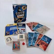 代号！快节奏的法国侦探桌游，适合2-8名玩家，团队策略对抗，是家庭聚会、朋友派对、办公室休闲娱乐的完美选择，桌游爱好者的必备之选。 - 彩色 - 查看 9