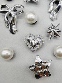 20 件朋克风格银色树脂领结鞋饰闪亮星星心形鞋扣配饰可拆卸仿珠鞋 DIY 装饰多功能鞋夹装饰适合女士凉鞋拖鞋沙滩包圣诞节万圣节生日派对礼物