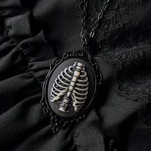 Gothic Black Rose Pendant Necklace - Gorgeous Victorian Dark Subculture Necklace, Elegant Ladies Gothic Jewelry, Timeless Grotesque Party Accessories, Perfect Birthday/Holiday Gifts For Grandma, Mother, And Daughter - 肋骨 - 查看 2