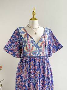 Plus Size Bohemian Style Floral V-Neck Dress, Patchwork Vintage Print Long Dress, Suitable For Vacation And Photo Shooting - Blue - View 11