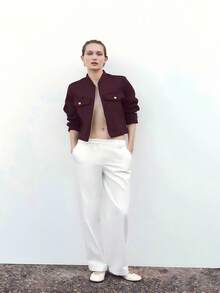 Chaqueta casual de estilo vintage con cuello alto, diseño de cremallera y color rojo vino, versátil para uso diario en otoño/invierno