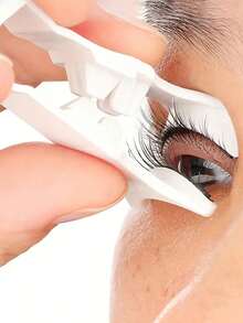 1pc/2pcs Magnetic Eyelash Curler, V-Shaped Eyelash Holder, Portable False Eyelash Wearer, No Battery Required, Classic Eyelash Tool For Beauty And Personal Care. The Magnetic Eyelash Curler Is Convenient To Use With A V-Shaped Eyelash Clip That Is Magnetic And Easy To Wear, No Battery Required.