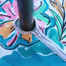 Mantel redondo de 60 pulgadas para interiores y exteriores, resistente al agua y con agujero para paraguas, en color licencia tropical - Cachemira - Ver 6