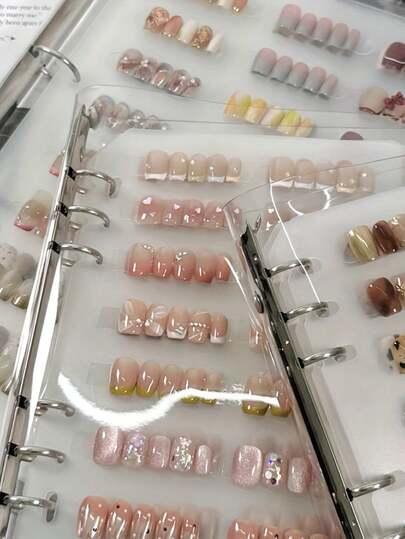 Álbum de portafolio de arte de uñas utilizado para almacenar y exhibir tus creaciones con estilos de placas de uñas y seis páginas interiores a juego.