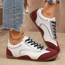 حذاء رياضي كاجوال بنمط البالية ذو لمسة لونية مميزة، مريح وخفيف الوزن، بنعل ناعم وأربطة، بتصميم كلاسيكي عصري لموسم الخريف 2025