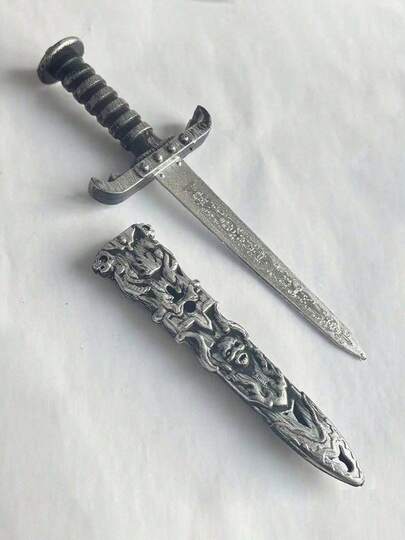 Plastic Toy Sword, Realistic Knife, Pirate Costume Accessories, Suitable For Role-Playing Games, School Dramas And Video Props. This Novel Product Will Definitely Bring You A Unique Surprise. You Can Use Them For Halloween, Role-Playing Parties, Costume Balls, Carnivals, Photography, Performances And Other Holiday Parties, Making You More Eye-Catching In The Crowd.