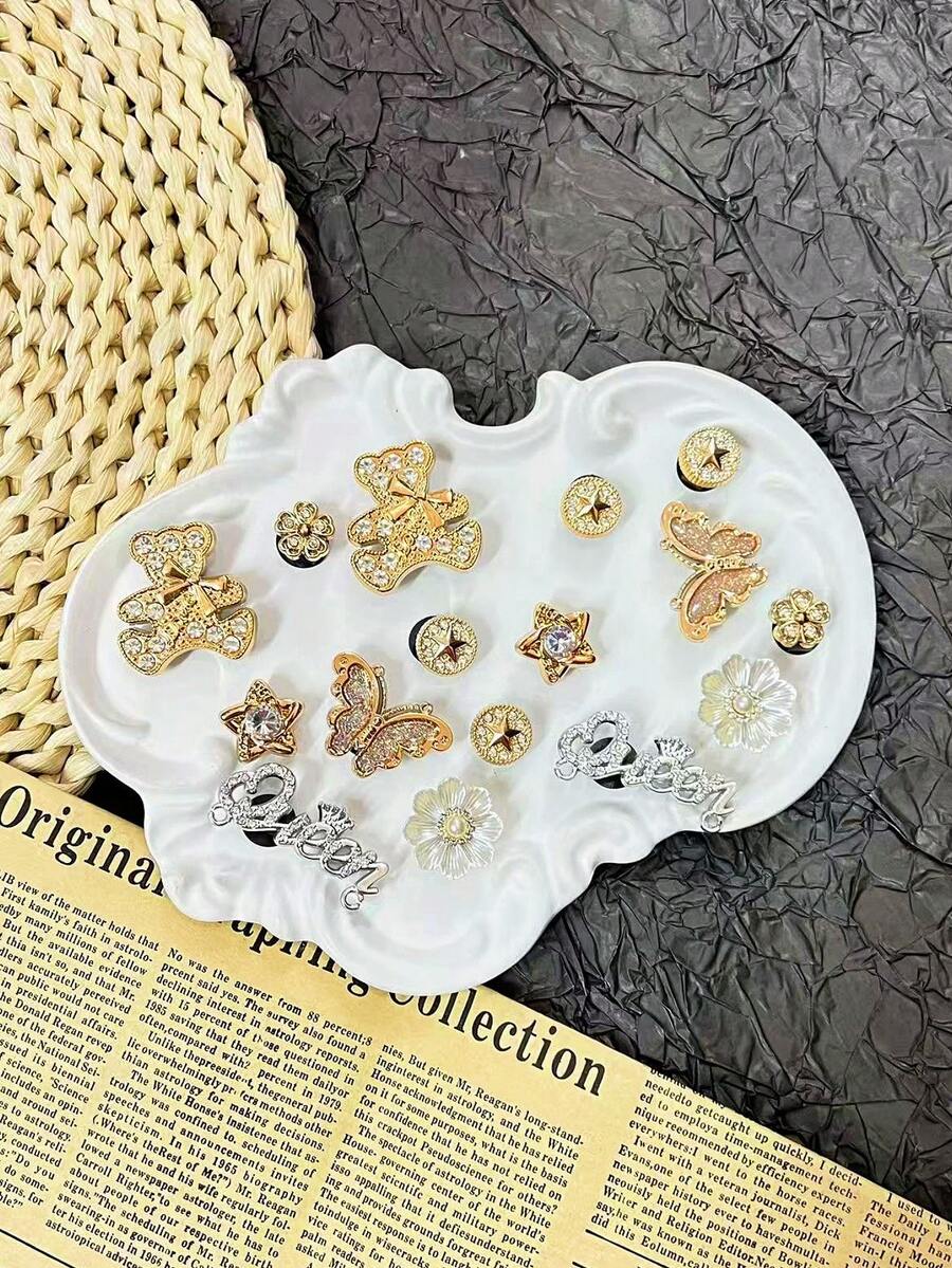 16-elementowe ozdoby do butów ogrodowych DIY – złota kokarda z kryształkami, miś pluszowy, klipsy do butów w kształcie motyli, zdejmowane akcesoria do butów plażowych, buty z wycięciami, prezenty sezonowe