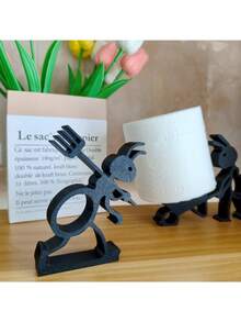 1pc 3D Printing Ant Paper Towel Holder Statues - Cute Insect Sculpture With 2 Styles (Cart & Fork-Carrying) For Kitchen, Dining Table Decoration - Functional Bug Accessories - Perfect Quirky Gift For Insect Lovers & Kitchen Decor Enthusiasts