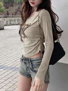 女式韩版蝴蝶刺绣V领修身长袖T恤，秋冬 - 卡其色 - 查看 3