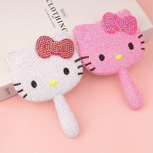 Sanrio Eleganter funkelnder Hello Kitty Handgefertigter DIY Handhalter Make-up Spiegel für Frauen, mit Klebematerial geeignet für Schuldorm, Schminktisch, kompakter hochauflösender Nachbesserungsspiegel, Schmetterling Strass Dekoration, süßer und niedlicher Mädchenstil, geeignet für den täglichen Gebrauch, Geschenk für Freundin zum Geburtstag, Valentinstag Überraschung, Weihnachtsparty