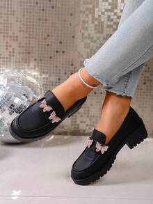 Mocasines de mujer 2 tallas talla grande pequeños, punta redonda, estilo británico, suela gruesa, aumento de altura, slip-on, decoración con cadena, primavera/otoño - Negro - Ver 2