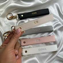 1 Stück personalisierter großer Ring Schlüsselanhänger - Individualisierte Schlüsselanhänger - Handschlaufen Schlüsselanhänger - Taschendekoration - Autohaken - Geschenke für sie - Mode Schlüsselanhänger - Weihnachtsgeschenke, nur Schriftzeichen, Sonderzeichen können nicht individualisiert werden, Multifunktional, Dekorativ, Wiederverwendbar, Exquisit, Stilvoll, Hochwertig, Farbig, Modern, Individuell, Personalisiert, Einzigartig, Wohndekoration, Wohndekoration, Warme Atmosphäre, Herbstliche Wohnungsauffrischung, Wohnharmonie