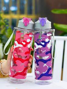 1 pieza Botella de agua deportiva de 750ml/26oz, con estampado de camuflaje, portátil, adecuada para deportes al aire libre, correr, fitness, ciclismo, camping, viajes de corta distancia