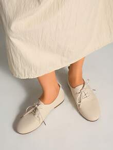 Women's Fashion Solid Color Classic Lace-Up Pointed Toe Spring Autumn Daily Holiday Flat Shoes - White - View 4