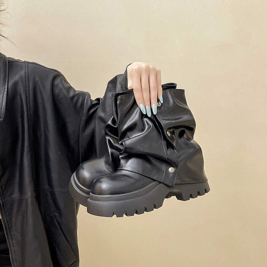 Bottines style britannique avec rivets, bottes à poils pour femmes, automne et hiver, semelle épaisse, talon épais amincissant, bottes à talon haut - Noir - Voir 1