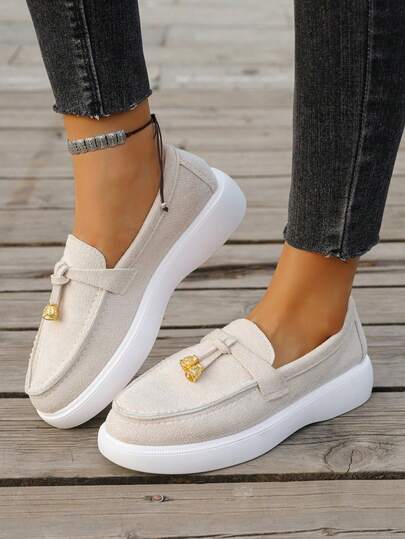 Mocassins Plataforma De Cor Sólida - Detalhe De Borla Metálica, Sola Grossa, Modelo Slip-On, Calçado Casual, Confortável E Versátil Para O Dia A Dia E Para O Trabalho.