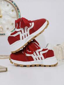 1 par de zapatillas retro clásicas unisex con correa de PU y diseño de , adecuadas para todas las estaciones