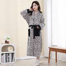 1 بشكل الأناناس/تصميم سادة ذو كابوت للنساء بحزام وجيب، منشفة قابلة للارتداء، منشفة حمام، رداء طويل ذو كابوت، قميص نوم نسائي مطبوع بنمر وفيونكة