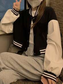 Chaqueta corta de béisbol de manga larga con botones simples para mujer, nueva chaqueta de estudiante estadounidense holgada con color bloque. - Negro - Ver 5