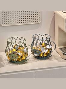 Un porte-capsules de café doré, panier de rangement pour capsules de café, étagère de rangement de collations et bonbons de luxe léger, panier de rangement pour capsules de café convenant aux comptoirs de bar, en métal, convenant aux cafés et hôtels domestiques, noir