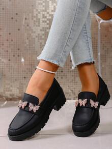 Mocasines de mujer 2 tallas talla grande pequeños, punta redonda, estilo británico, suela gruesa, aumento de altura, slip-on, decoración con cadena, primavera/otoño - Negro - Ver 10