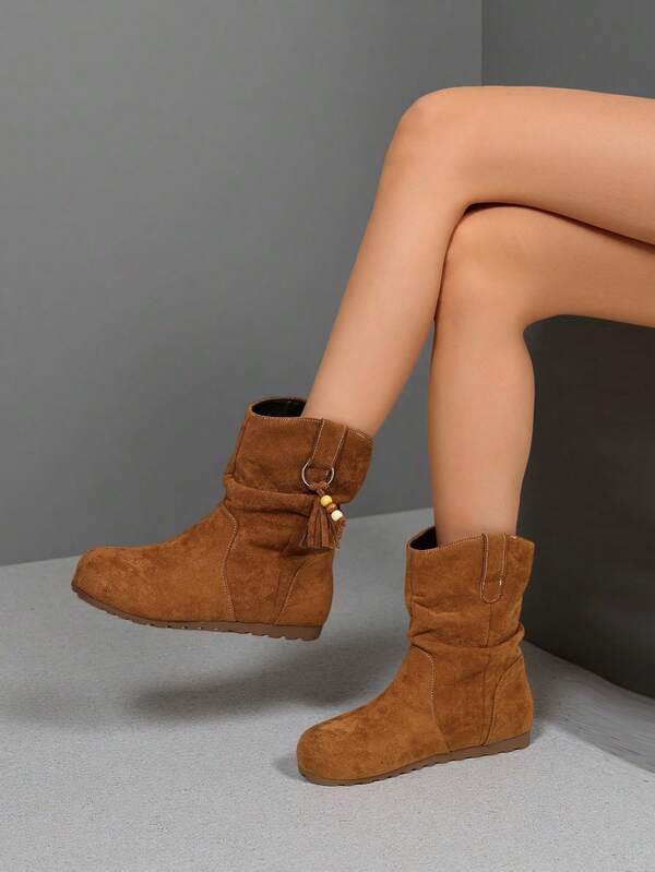 Damen Retro Veloursleder Stiefel bis zur Mitte des Knöchels, plissiertes Design, Quasten- und Perlendekor, vielseitig für den täglichen Lässig-Stil, Herbst/Winter Vintage Modewahl