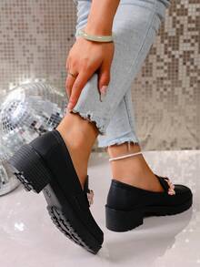 Mocasines de mujer 2 tallas talla grande pequeños, punta redonda, estilo británico, suela gruesa, aumento de altura, slip-on, decoración con cadena, primavera/otoño - Negro - Ver 6