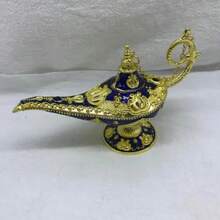 Lampe magique, élément décoratif une pièce, décoration de table de luxe avec des motifs floraux bleu marine et or, décoration de maison en métal convenant pour Halloween, Noël et Pâques. Aucune électricité requise. Décoration exquise de style de cour pour le salon, la chambre à coucher et la table à manger. Conception de style moyen-oriental, inspirée de la fantasy, sans alimentation électrique requise. Décoration de fête, artisanat minutieux, choix idéal pour les acheteurs de fête.