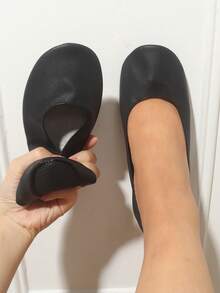 4-Season Black Lightweight Breathable Round Toe Soft Bottom Versatile Ballet Flats, Foldable Slip-On Indoor Shoes For Women, Comes With Matching Storage Bag - Black - View 5