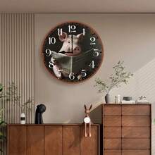 1 Silent Round Wall Clock With Fun Pig Design Reading Newspaper - 10inch Artificial Wood Quartz Clock, Suitable For Bedroom, Office, Home Decoration - Requires AA Batteries (Not Included) - Unique Gift Idea, Living Room Wall Clock