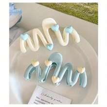 The Solid Blue Elegant And Simple Heart-Shaped Wavy Large Scratch-Clip For Ladies Is Suitable For Daily Hair Styling. It Has A Sweet Style And Is The Best Gift To Wear During Graduation Season