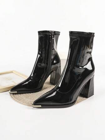 Höst/vinter 8,5 cm grova klackar med spetsiga tåstövlar och korta stövlar, svarta, bekväma, eleganta smala stövlar för kvinnor