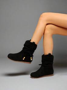 Stivaletti alla caviglia piatti da donna alla moda, con lacci sul collo del piede, decorati con perline colorate, stivali  morbido e plissettato, adatti per l'autunno/inverno, per uso quotidiano e per la guida di motociclette