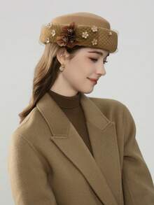 1 peça 2025 Outono/Inverno Novo Chapéu Francês Elegante de Malha com Flores, Chapéu de Presente Decorativo Feminino de Lã Pura Australiana e Linho de Seda, Chapéu Aristocrático Feminino, Chapéu Tigela com Moldura de Renda