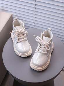 1 Pair Girls' Autumn Versatile Fashion Glossy PU Anti-Slip Front Lace-Up Side Zipper Cute Shiny Princess Boots, Suitable For Indoor And Outdoor