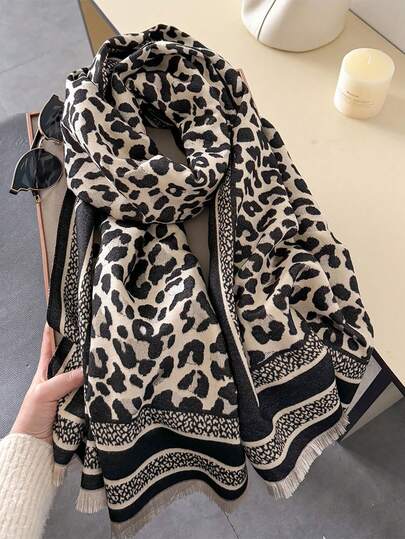 1 pezzo Sciarpa reversibile in finta cashmere con motivo jacquard leopardato, scialle caldo adatto per uso quotidiano. Sciarpa in finta cashmere con stampa leopardata in stile europeo e americano, nuova versione invernale coreana spessa e calda, sciarpa/stola versatile con nappine lunghe, regalo, adatta per la vita quotidiana, la moda all'aperto, i viaggi e le vacanze