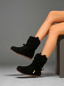 Stivaletti alla caviglia piatti da donna alla moda, con lacci sul collo del piede, decorati con perline colorate, stivali  morbido e plissettato, adatti per l'autunno/inverno, per uso quotidiano e per la guida di motociclette