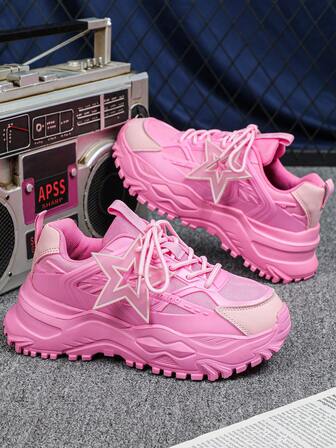 Zapatillas de deporte con suela gruesa de malla rosa y parches, versátiles y cómodas, adecuadas para caminar al aire libre y hacer ejercicio, zapatillas informales de color rosa pastel de moda, Colgante desmontable con estrella de Navidad, regalo festivo, llamativo para el trabajo, el trayecto y las fiestas