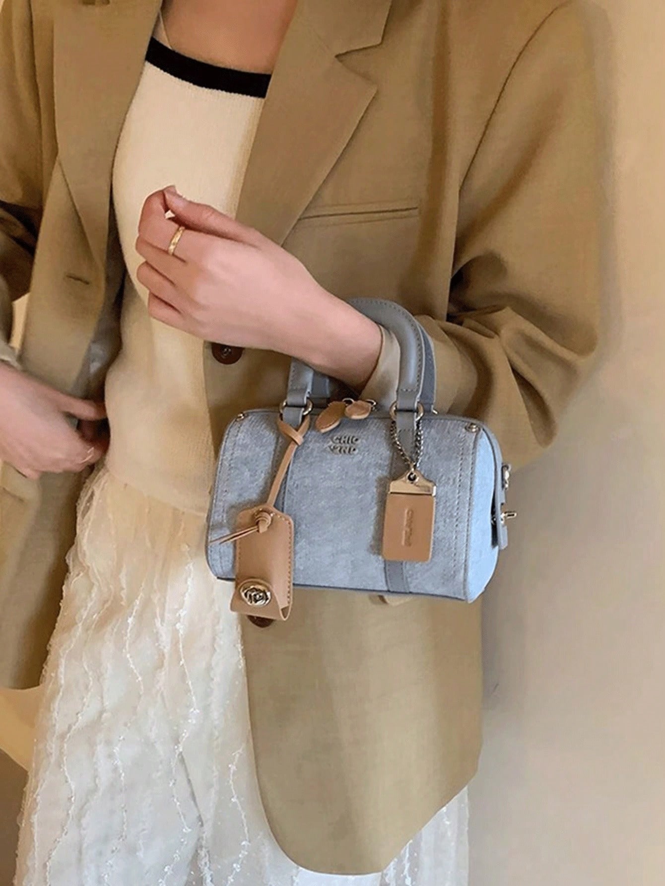 حقيبة يد كلاسيكية أنيقة بتصميم الحرف الصلب والنمط...