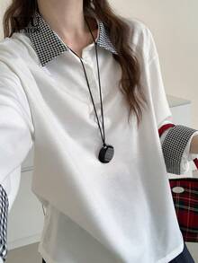 白色休閒女款落肩 Polo 衫，格紋領口與袖口，舒適針織面料 - 白色 - 查看 4
