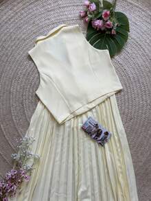 2-Piece Set: Vest, Suit, And Pleated Skirt - 淡黃色 - 查看 2