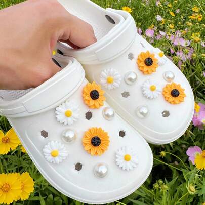 16pcs Casual Cute (Sunflower White Flower) Shoe Charms DIY Accessories, Suitable For Hollow Shoes And Sandals