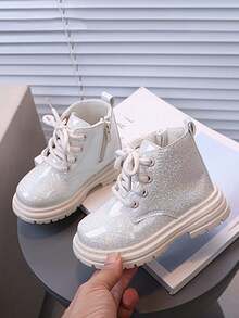 1 Pair Girls' Autumn Versatile Fashion Glossy PU Anti-Slip Front Lace-Up Side Zipper Cute Shiny Princess Boots, Suitable For Indoor And Outdoor