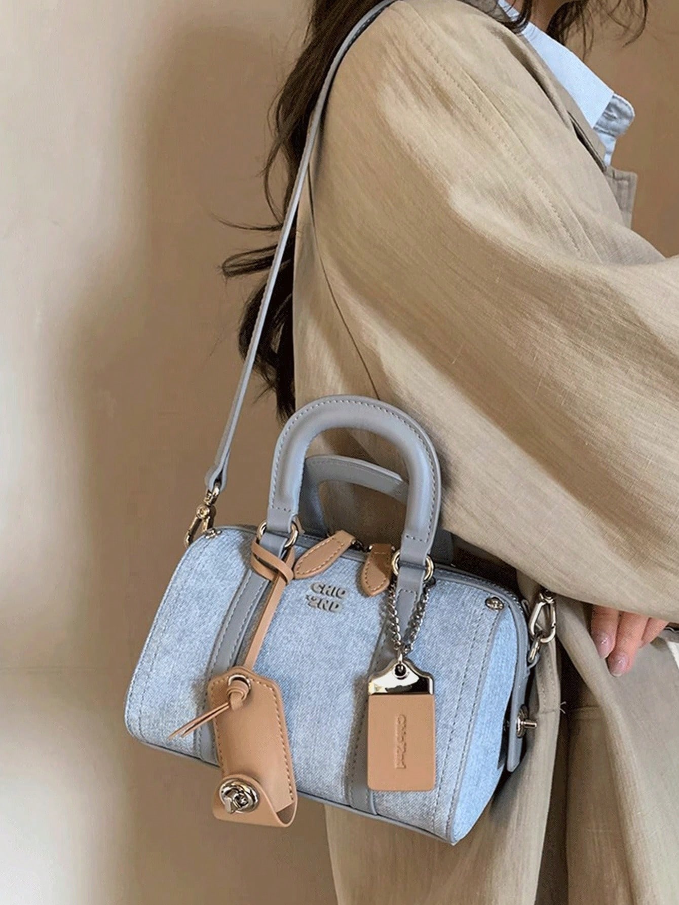 حقيبة يد كلاسيكية أنيقة بتصميم الحرف الصلب والنمط...