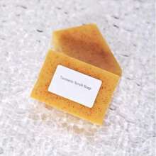 Gentle Turmeric-Infused Soap, Alcohol-And Non-Irritating, Includes A Foaming Net, Suitable Daily Use, And Leaves Skin Clean And Lightly Scented.