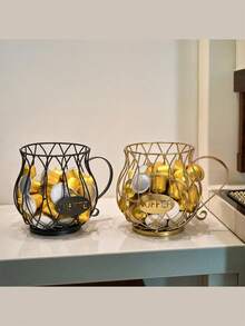 Un porte-capsules de café doré, panier de rangement pour capsules de café, étagère de rangement de collations et bonbons de luxe léger, panier de rangement pour capsules de café convenant aux comptoirs de bar, en métal, convenant aux cafés et hôtels domestiques, noir